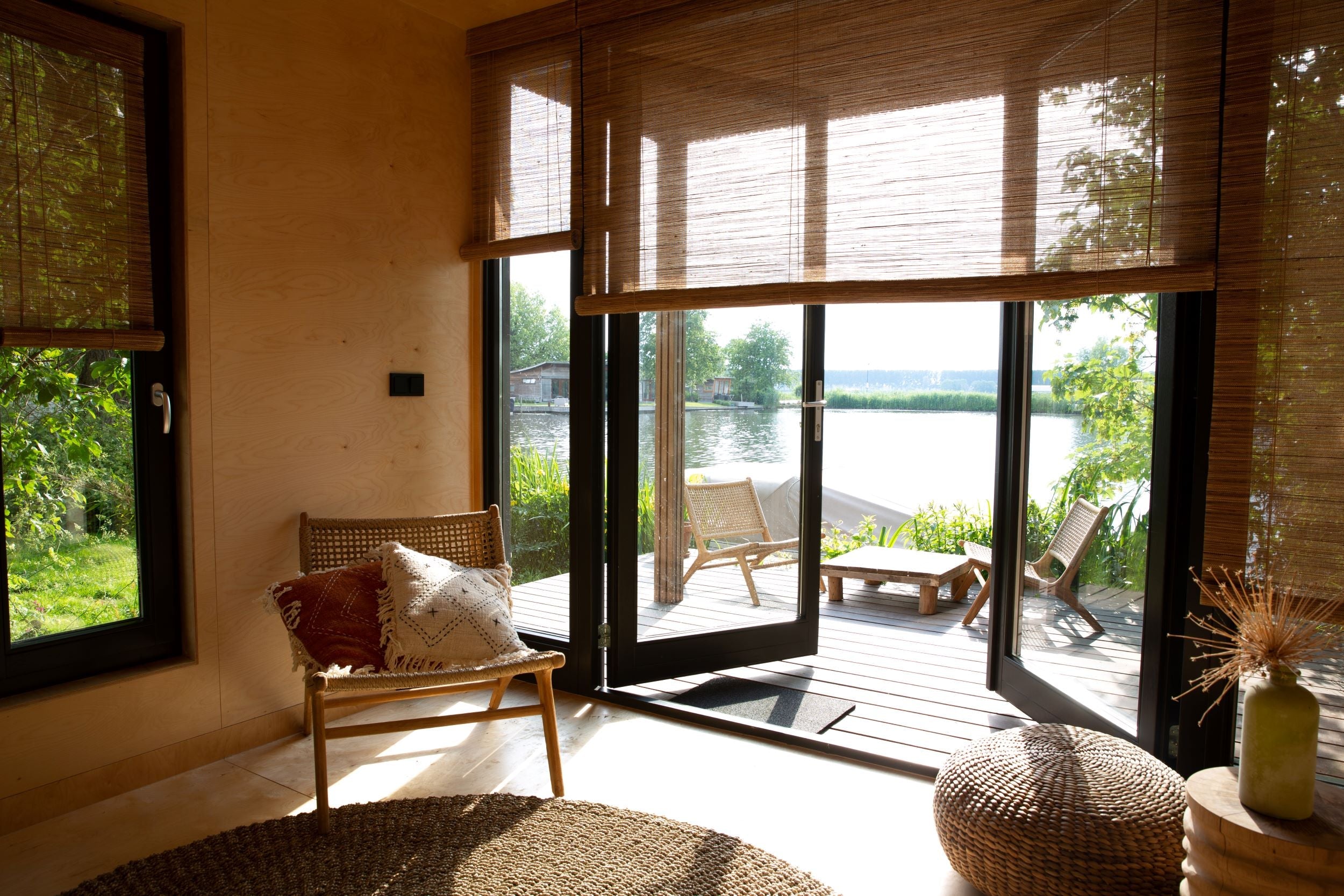 Creëer Privacy en Blijf Verbonden met het Buitenlicht met Baltex Blinds