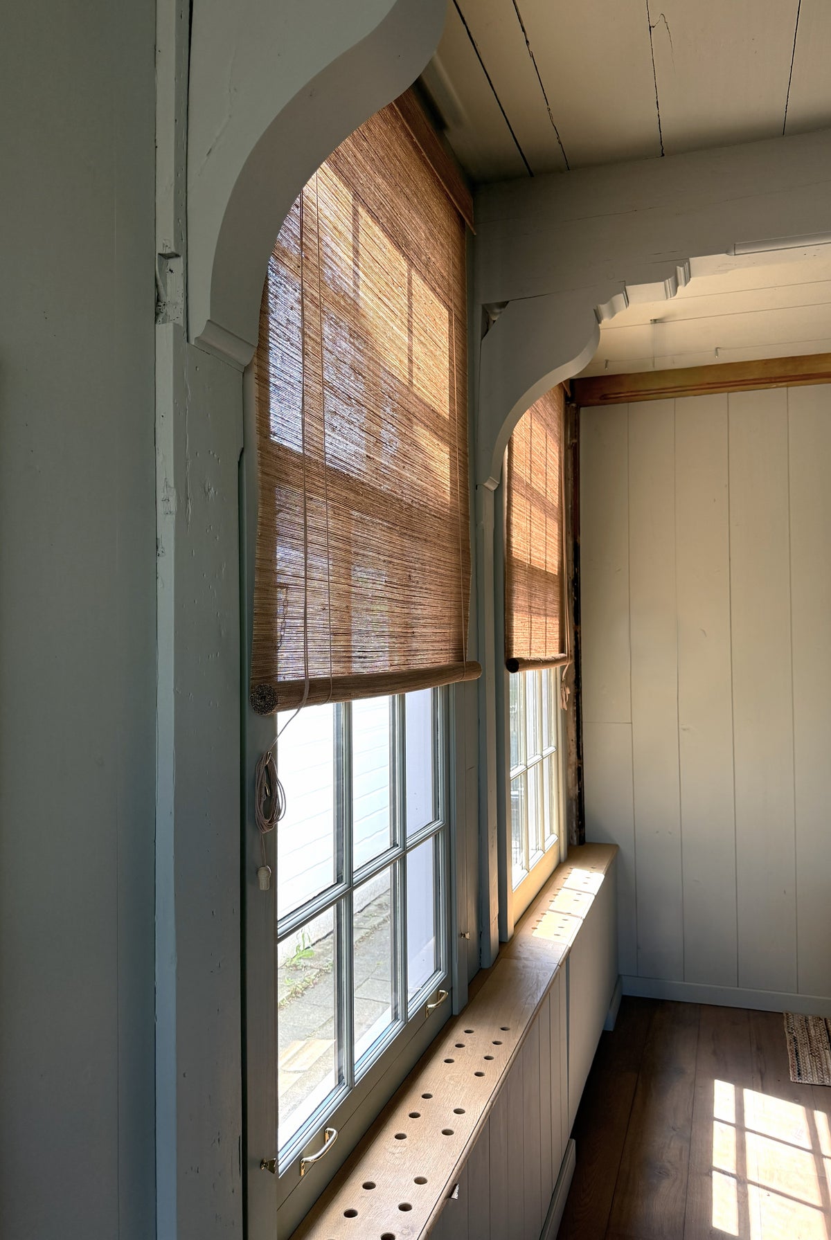 Zaanshuis met Baltex blinds - Tuamoto en Baltex linnen gordijnen - August Interieur