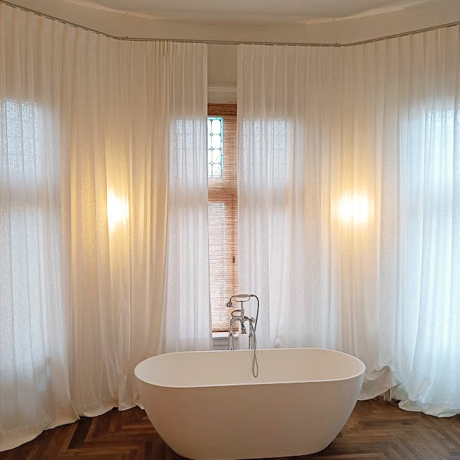 Badkamer Baltex blinds tuamoto, Baltex linnen ecru gesloten, roederail rvs gebogen