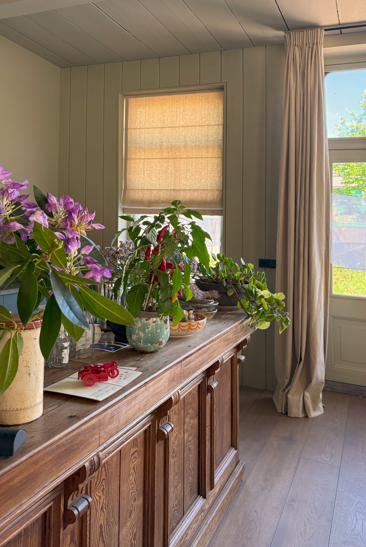 Zaanshuis met Baltex blinds - Tuamoto en Baltex linnen gordijnen - August Interieur