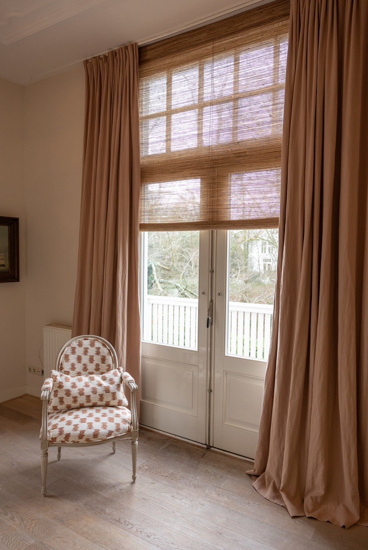 Baltex blinds met prachtige gekleurde linnen gordijnen - August Interieur