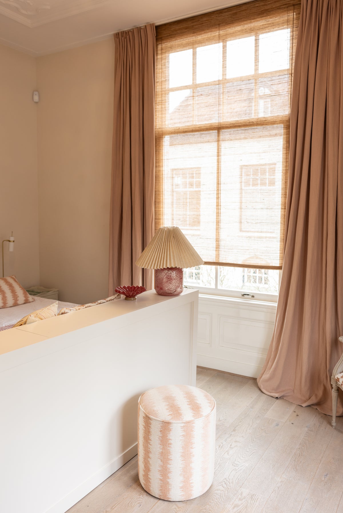 Baltex blinds met prachtige gekleurde linnen gordijnen - August Interieur